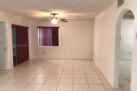 Condo in Miami, Florida, 2 bedrooms  № 1863735 - photo 7