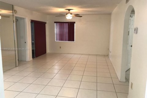 Condo in Miami, Florida, 2 bedrooms  № 1863735 - photo 14