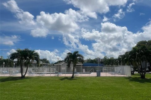 Condo in Miami, Florida, 2 bedrooms  № 1863735 - photo 3