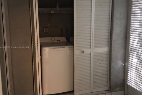 Condo in Miami, Florida, 2 bedrooms  № 1863735 - photo 27