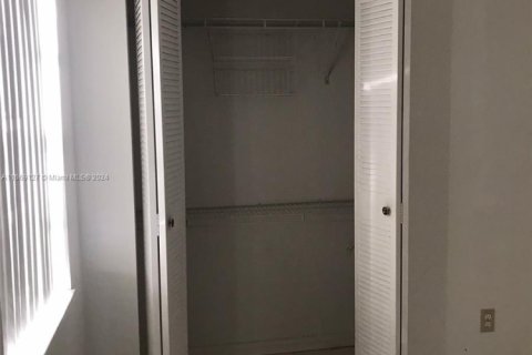 Condo in Miami, Florida, 2 bedrooms  № 1863735 - photo 25