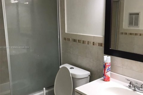 Condo in Miami, Florida, 2 bedrooms  № 1863735 - photo 17