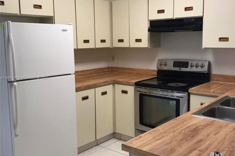 Condo in Miami, Florida, 2 bedrooms  № 1863735 - photo 9