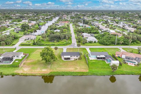 Villa ou maison à vendre à Port Charlotte, Floride: 2 chambres, 83.61 m2 № 1910035 - photo 6