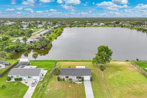 Villa ou maison à vendre à Port Charlotte, Floride: 2 chambres, 83.61 m2 № 1910035 - photo 2