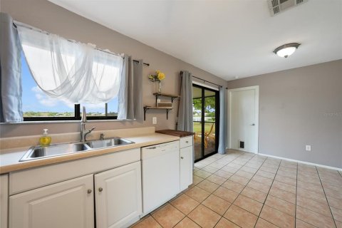 Villa ou maison à vendre à Port Charlotte, Floride: 2 chambres, 83.61 m2 № 1910035 - photo 10