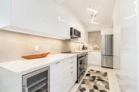 Condo in Palm Beach, Florida, 2 bedrooms № 2246700 - photo 7