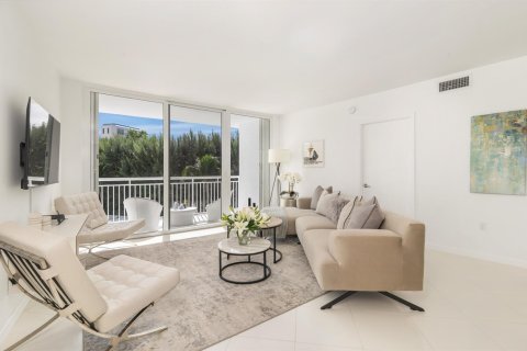 Condo in Palm Beach, Florida, 2 bedrooms № 2246700 - photo 4