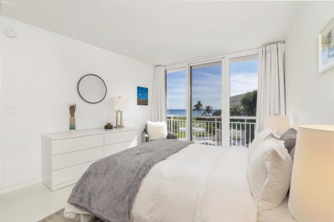 Condo in Palm Beach, Florida, 2 bedrooms № 2246700 - photo 14