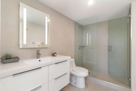 Condo in Palm Beach, Florida, 2 bedrooms № 2246700 - photo 17
