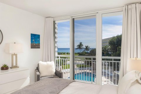 Condo in Palm Beach, Florida, 2 bedrooms № 2246700 - photo 16