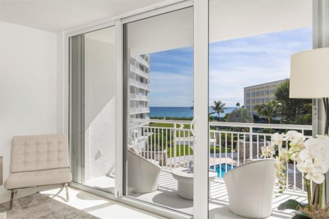 Condo in Palm Beach, Florida, 2 bedrooms № 2246700 - photo 2