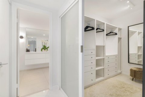 Condo in Palm Beach, Florida, 2 bedrooms № 2246700 - photo 13