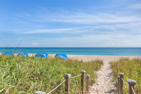 Condo in Palm Beach, Florida, 2 bedrooms № 2246700 - photo 21