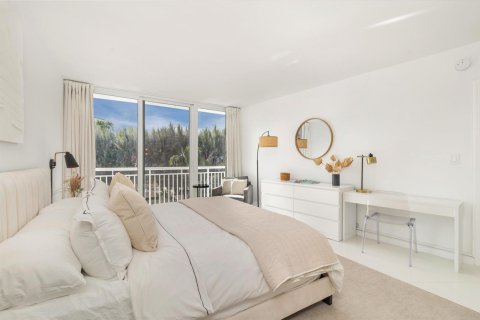 Condo in Palm Beach, Florida, 2 bedrooms № 2246700 - photo 10