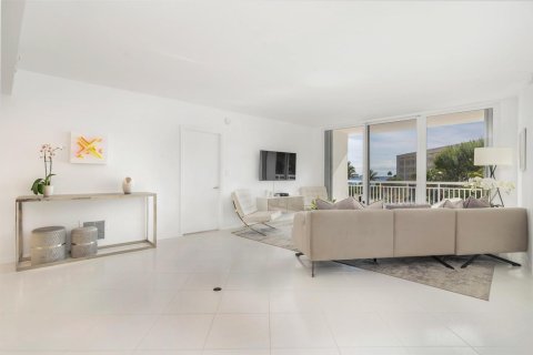 Condo in Palm Beach, Florida, 2 bedrooms № 2246700 - photo 5