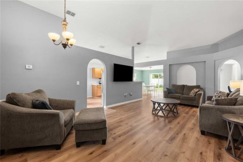 House in Spring Hill, Florida 4 bedrooms, 174.1 sq.m. № 2284660 - photo 5