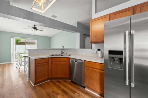 House in Spring Hill, Florida 4 bedrooms, 174.1 sq.m. № 2284660 - photo 10