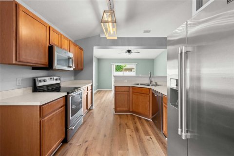 House in Spring Hill, Florida 4 bedrooms, 174.1 sq.m. № 2284660 - photo 8