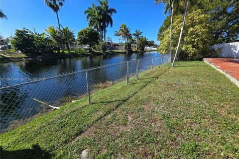 Снять в аренду виллу или дом в Санрайз, Флорида 2 спальни, 142.79м2, № 2003316 - фото 26