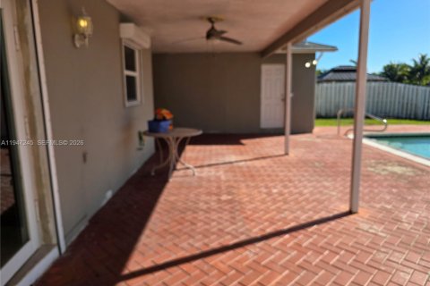 Снять в аренду виллу или дом в Санрайз, Флорида 2 спальни, 142.79м2, № 2003316 - фото 22