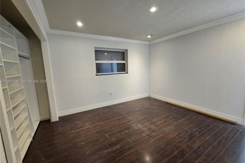 Снять в аренду виллу или дом в Санрайз, Флорида 2 спальни, 142.79м2, № 2003316 - фото 12