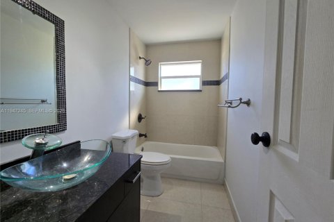 Снять в аренду виллу или дом в Санрайз, Флорида 2 спальни, 142.79м2, № 2003316 - фото 18