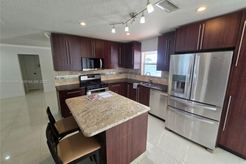 Снять в аренду виллу или дом в Санрайз, Флорида 2 спальни, 142.79м2, № 2003316 - фото 6