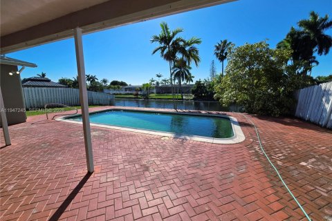 Снять в аренду виллу или дом в Санрайз, Флорида 2 спальни, 142.79м2, № 2003316 - фото 23