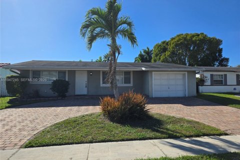 Снять в аренду виллу или дом в Санрайз, Флорида 2 спальни, 142.79м2, № 2003316 - фото 2