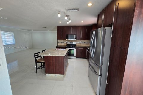 Снять в аренду виллу или дом в Санрайз, Флорида 2 спальни, 142.79м2, № 2003316 - фото 7