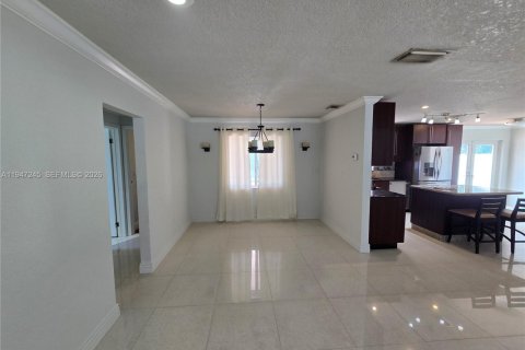 Снять в аренду виллу или дом в Санрайз, Флорида 2 спальни, 142.79м2, № 2003316 - фото 10