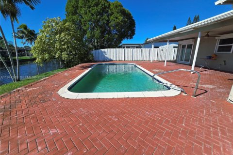 Снять в аренду виллу или дом в Санрайз, Флорида 2 спальни, 142.79м2, № 2003316 - фото 25