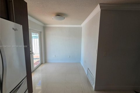 Снять в аренду виллу или дом в Санрайз, Флорида 2 спальни, 142.79м2, № 2003316 - фото 8