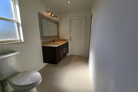 Снять в аренду виллу или дом в Санрайз, Флорида 2 спальни, 142.79м2, № 2003316 - фото 15