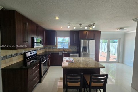 Снять в аренду виллу или дом в Санрайз, Флорида 2 спальни, 142.79м2, № 2003316 - фото 5