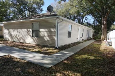 Commercial property in Zephyrhills, Florida 6 bedrooms, 188.59 sq.m. № 2314869
