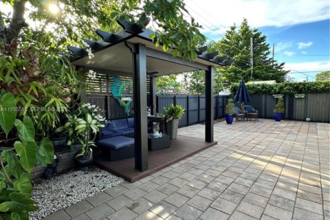 Снять в аренду виллу или дом в Хайалиа, Флорида 3 спальни, 153.2м2, № 1990420 - фото 4