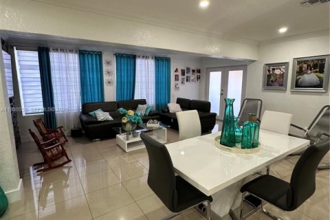 Снять в аренду виллу или дом в Хайалиа, Флорида 3 спальни, 153.2м2, № 1990420 - фото 23