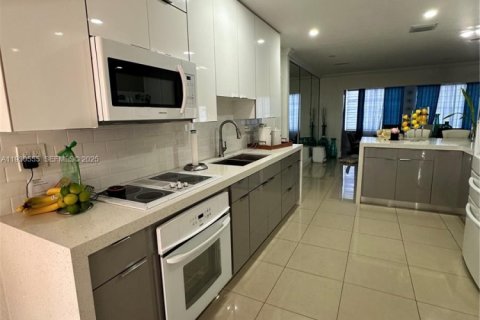 Снять в аренду виллу или дом в Хайалиа, Флорида 3 спальни, 153.2м2, № 1990420 - фото 17