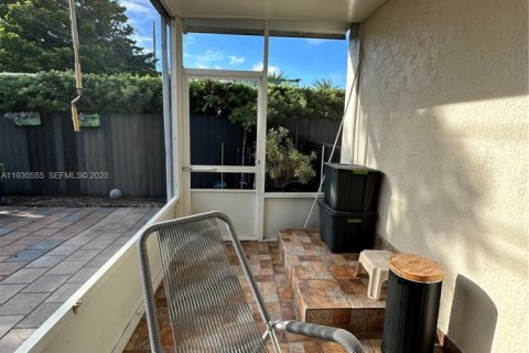 Снять в аренду виллу или дом в Хайалиа, Флорида 3 спальни, 153.2м2, № 1990420 - фото 9