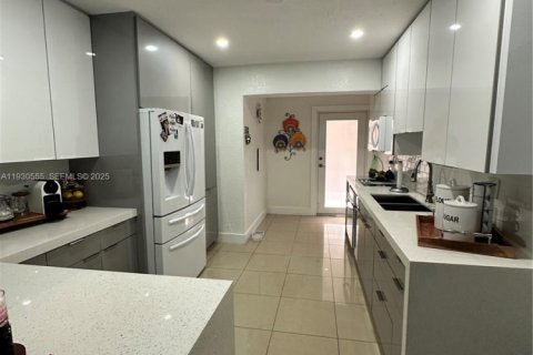 Снять в аренду виллу или дом в Хайалиа, Флорида 3 спальни, 153.2м2, № 1990420 - фото 20