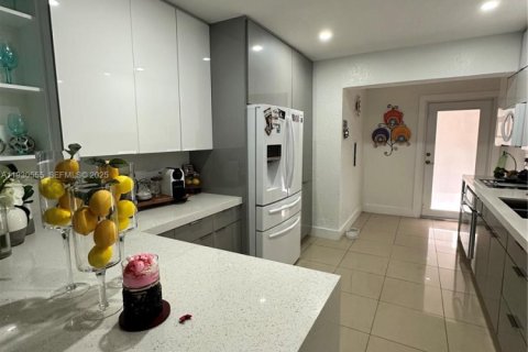 Снять в аренду виллу или дом в Хайалиа, Флорида 3 спальни, 153.2м2, № 1990420 - фото 19