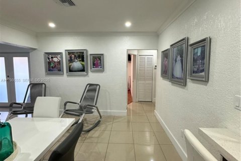 Снять в аренду виллу или дом в Хайалиа, Флорида 3 спальни, 153.2м2, № 1990420 - фото 27