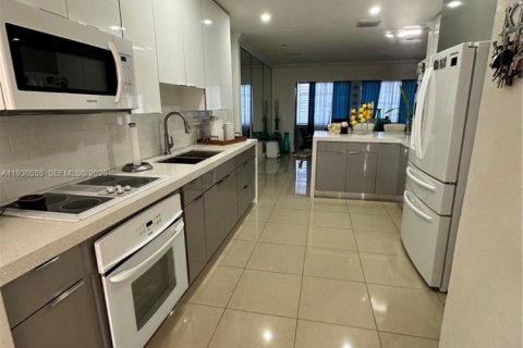 Снять в аренду виллу или дом в Хайалиа, Флорида 3 спальни, 153.2м2, № 1990420 - фото 16