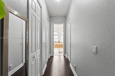 Купить виллу или дом в Дейви, Флорида 4 спальни, 253.44м2, № 2030418 - фото 8