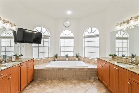 Купить виллу или дом в Дейви, Флорида 4 спальни, 253.44м2, № 2030418 - фото 10