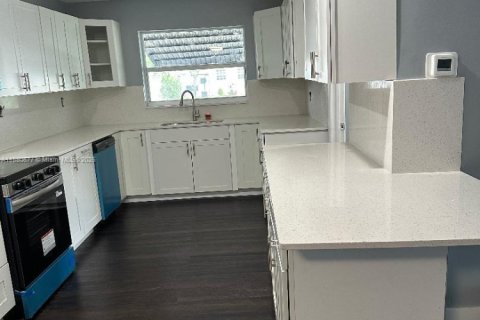 Villa ou maison à vendre à Lauderhill, Floride: 3 chambres, 170.01 m2 № 1943508 - photo 3