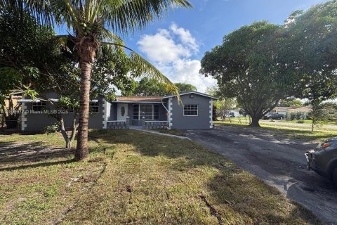 Villa ou maison à vendre à Lauderhill, Floride: 3 chambres, 170.01 m2 № 1943508 - photo 1