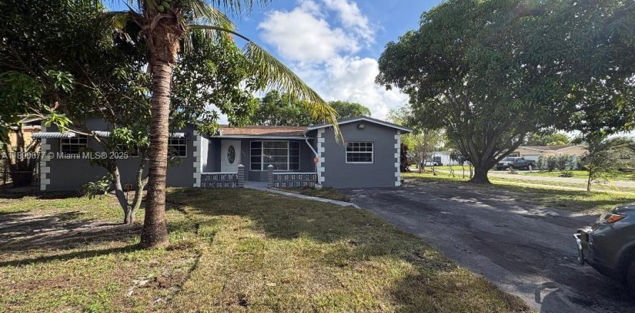 Villa ou maison à Lauderhill, Floride 3 chambres, 170.01 m2 № 1943508